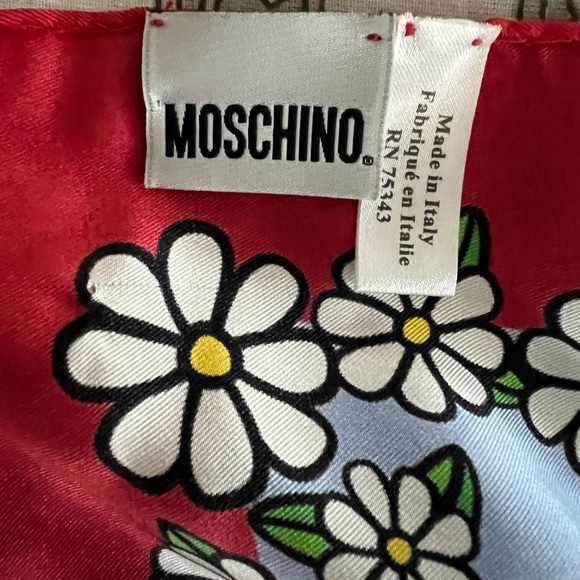NWOT Moschino Scarf Red daisy bear - Picture 3 of 5